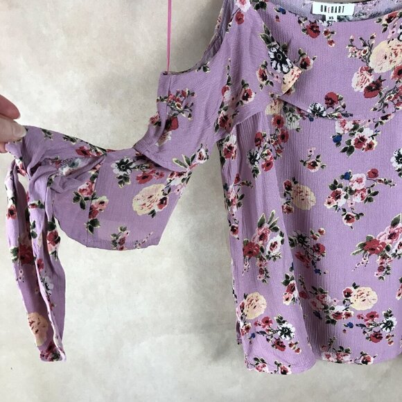 One Hart Juniors' Purple Floral Cold-Shoulder Top NWT XS - Picture 3 of 6